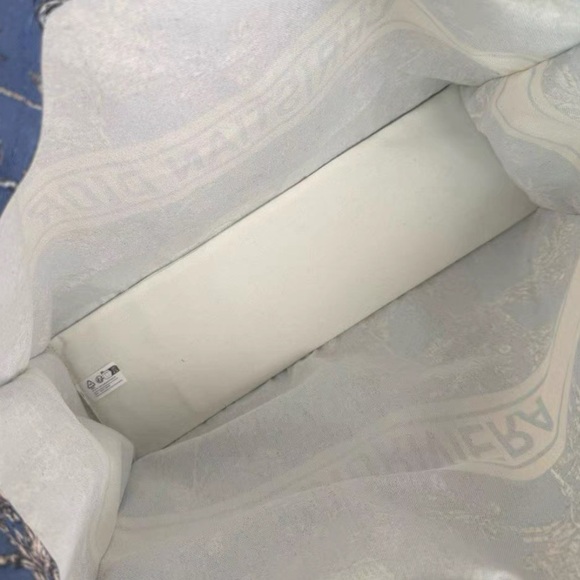 Dior gift Blue Floral Tote Bag - Picture 5 of 7